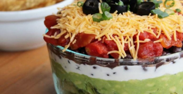 Having Game Night? Here are 7 superb party dip recipes